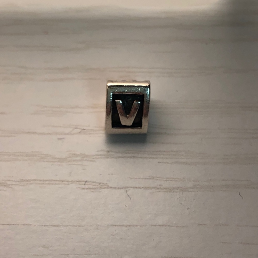 Pandora V Initial Charm